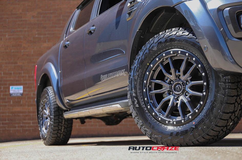 FORD RANGER REBEL ANTHRACITE CENTER W BLACK LIP